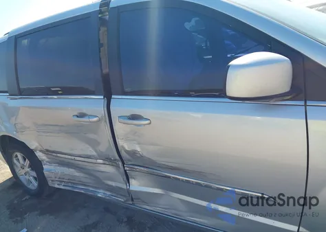 2011 Chrysler Town & Country Touring z USA, uszkodzony, nr VIN 2A4RR5DG9BR771531